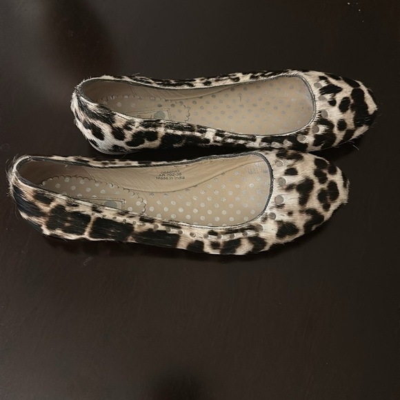 Boden Leopard Calf Hair Leather Ballet Flats
Size 38 / 7.5 Preppy Timeless Chic - Picture 2 of 12